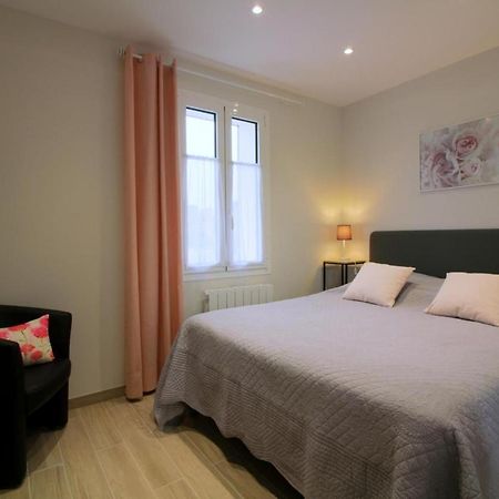 Bed and Breakfast Les Raisins Du Bonheur Puisseguin Exterior foto