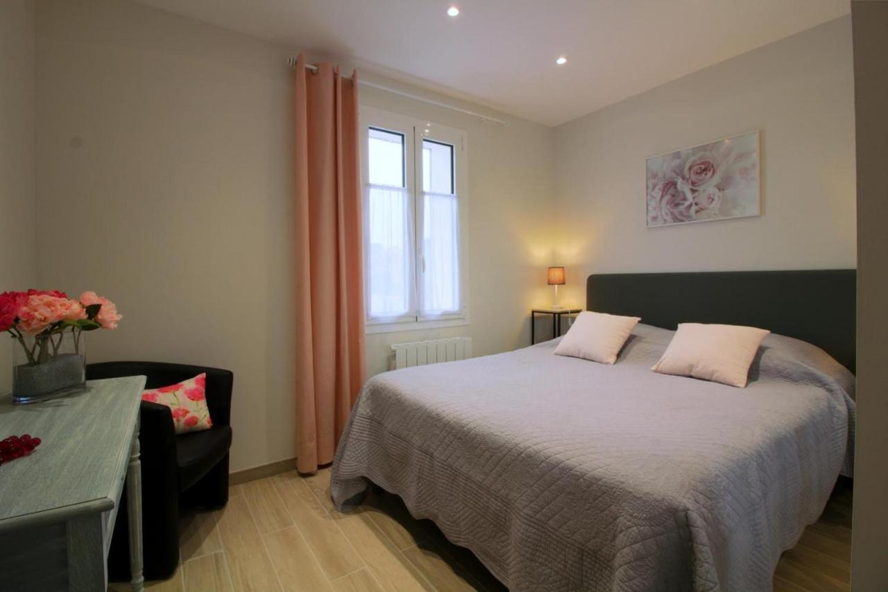 Bed and Breakfast Les Raisins Du Bonheur Puisseguin Exterior foto